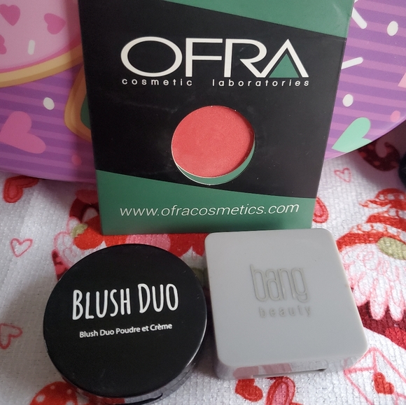 Makeup Bundle - Picture 8 of 9